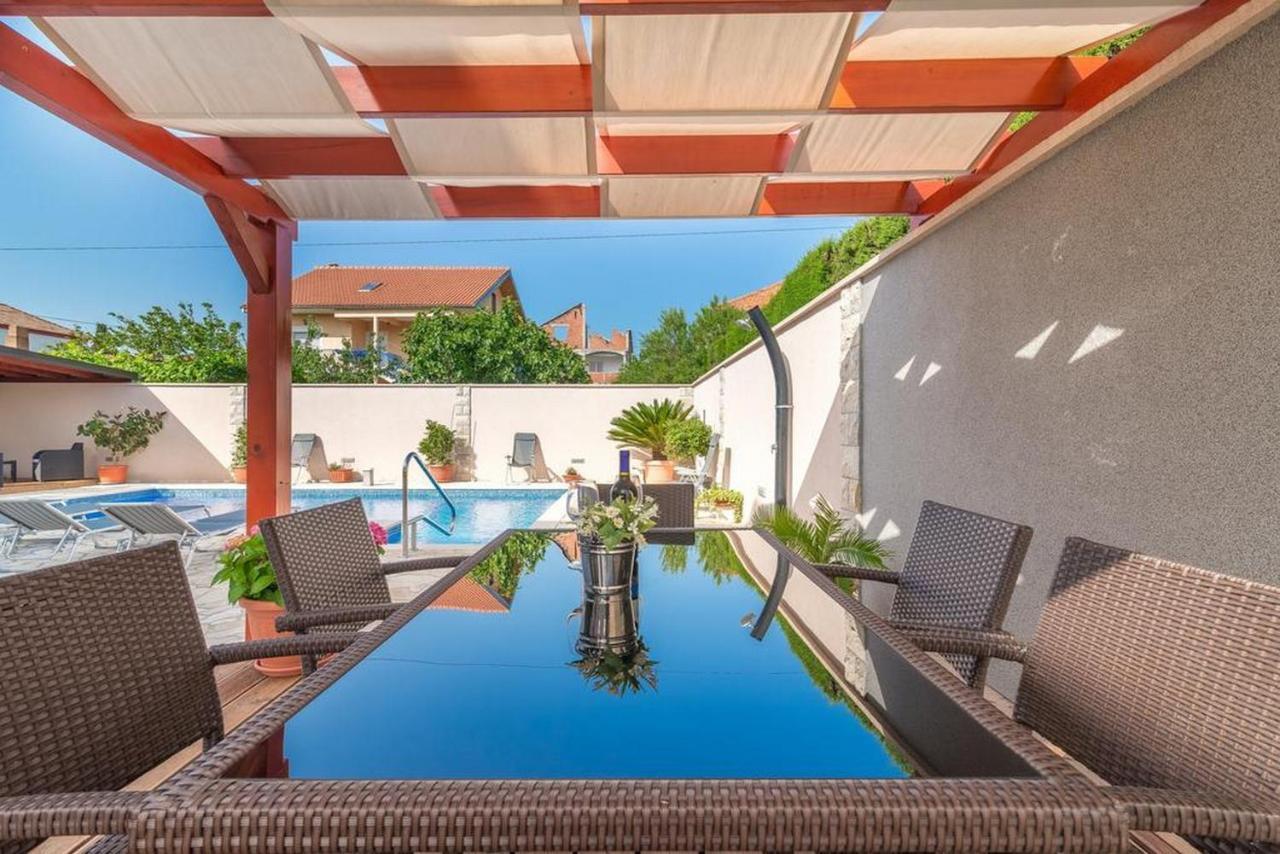 Apartments Villa Odesa With Shared Pool Zadar Dış mekan fotoğraf