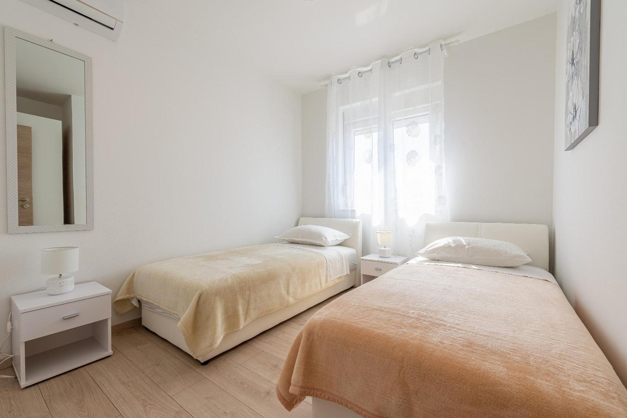 Apartments Villa Odesa With Shared Pool Zadar Dış mekan fotoğraf