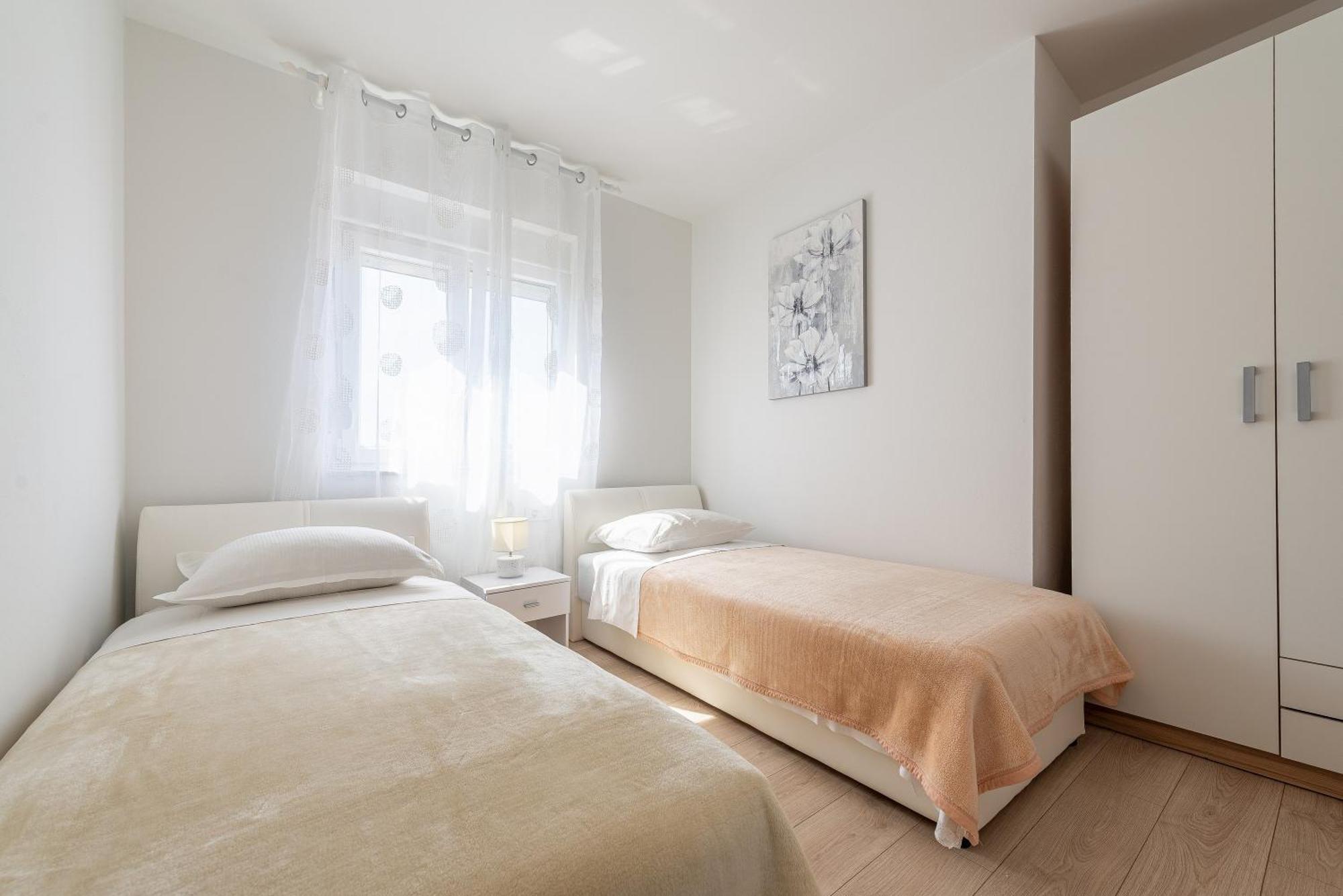 Apartments Villa Odesa With Shared Pool Zadar Oda fotoğraf