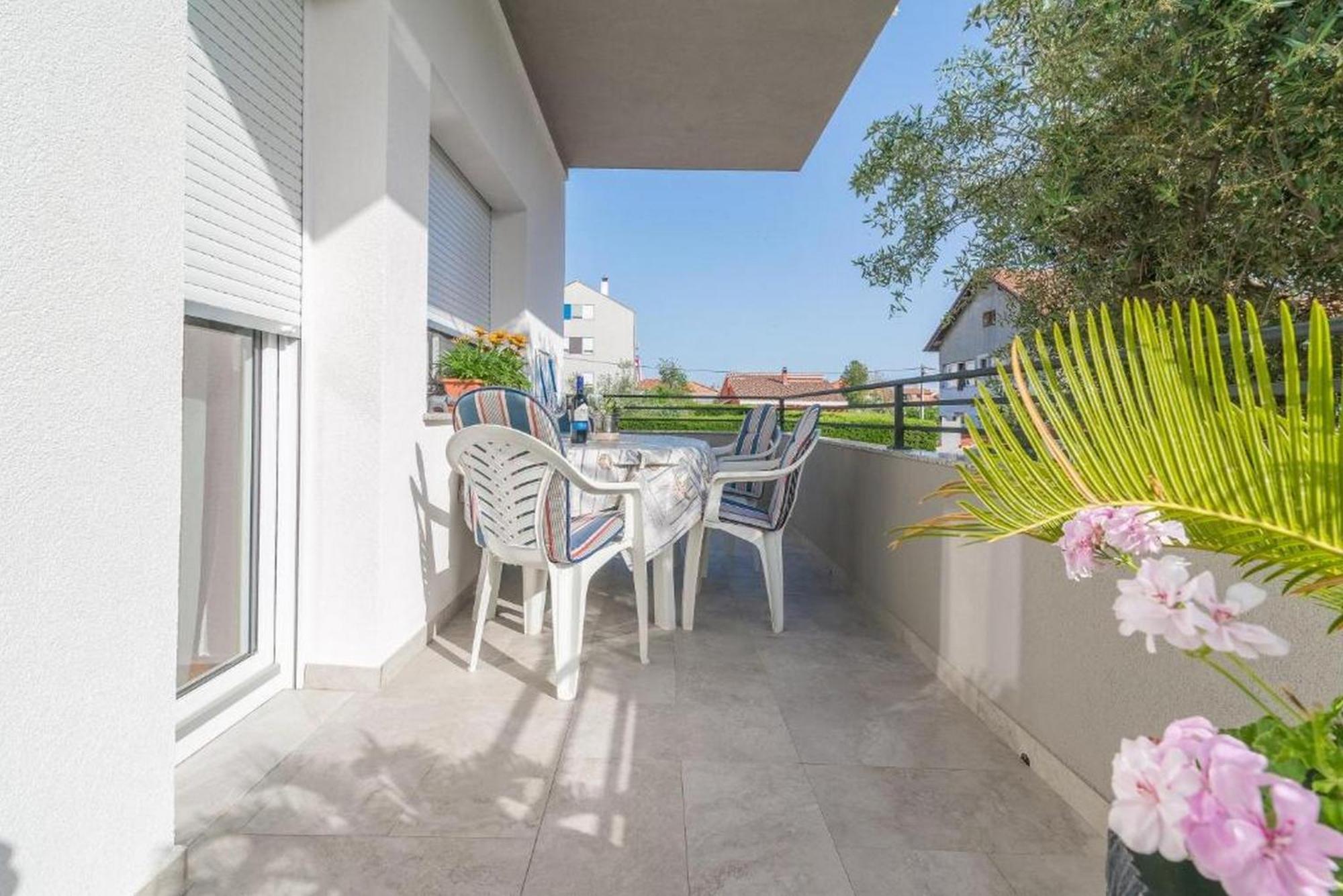 Apartments Villa Odesa With Shared Pool Zadar Oda fotoğraf