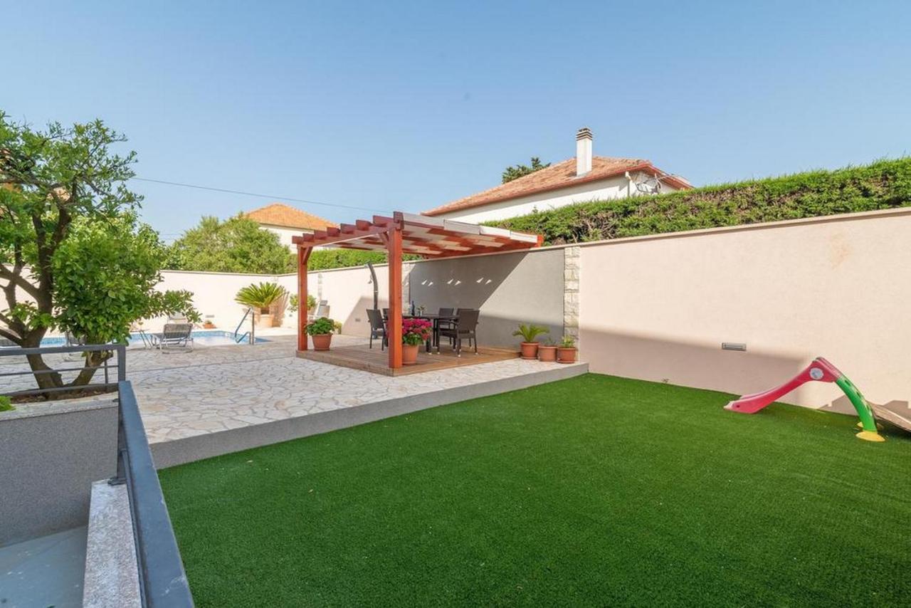 Apartments Villa Odesa With Shared Pool Zadar Dış mekan fotoğraf
